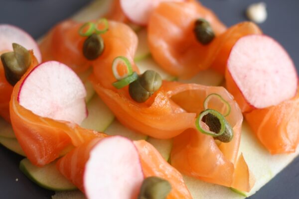 Smoked/sugar-free salmon, thinly sliced 200 g
