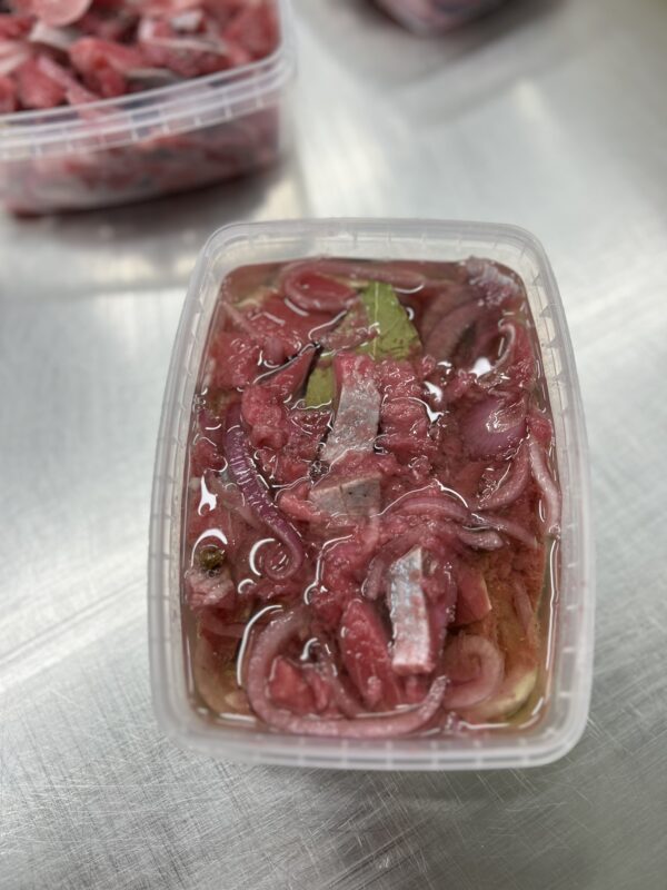 Salade de hareng mariné aux oignons dans une dent 350g